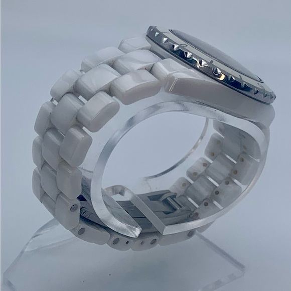 Chanel J12 white ceramic quartz wristwatch. - Picture 3 of 7